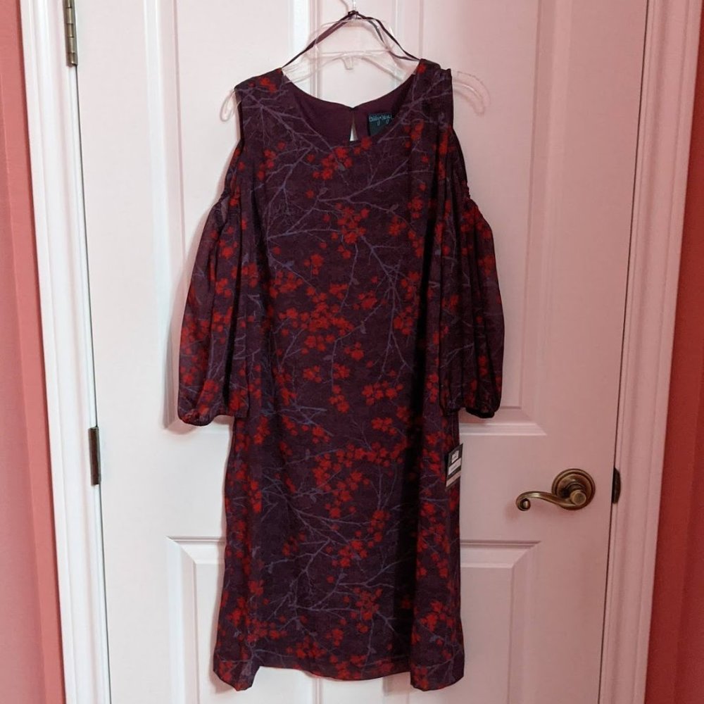 Gabby Skye Cold Shoulder 3/4 Sleeve Shift Dress